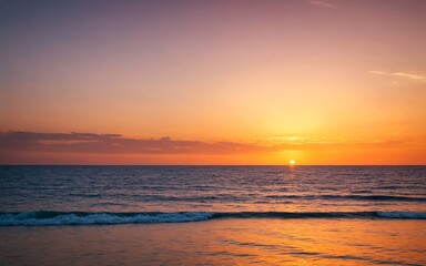 Obraz premium Scenic view of endless ocean with horizon line under bright sunset sky in evening time