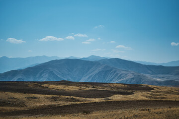 Obraz premium a desert and mountains among Armenia