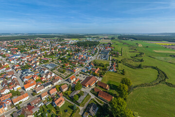 Fototapeta premium Herbstlicher Ausblick auf die Marktgemeinde Bechhofen in Mittelfranken