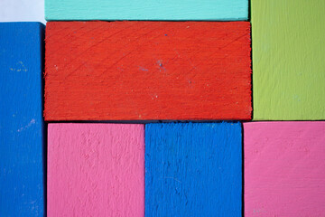 sistema modular de colores diversos elaborados en madera  rustica