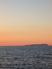 Insel im Sonnenuntergang