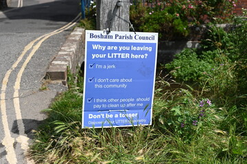 unusual amusing, funny sign about littering