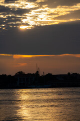 Obraz premium Sunset city silhouette 