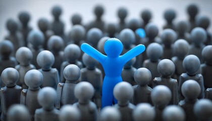 수많은 회색 인형들이 모인 장면에서 한 인물이 밝은 파란색으로 강조되어 팔을 들어 위로 뻗은 모습