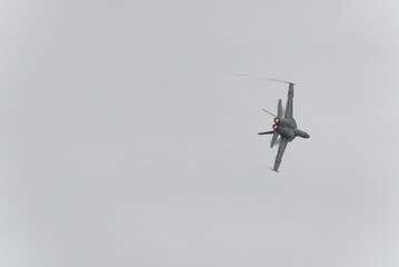 F16 fighter jet doing stunts and tricks at an airshow