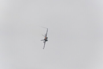 F16 fighter jet doing stunts and tricks at an airshow