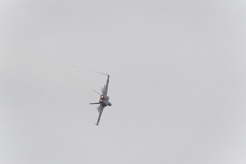 F16 fighter jet doing stunts and tricks at an airshow