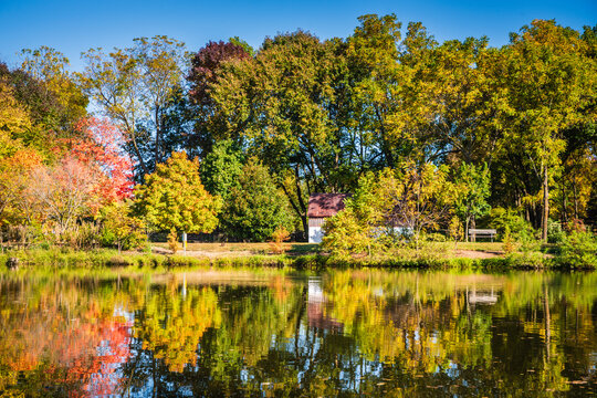 The Nathaniel Green Park in Springfield, Missouri features landscaped botanical gardens, with BBQ/picnic areas, a lake and a native butterfly house..