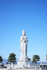 Obraz premium a stone statue of the Buddha