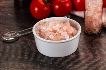 Rose pink Himalai salt in the bowl
