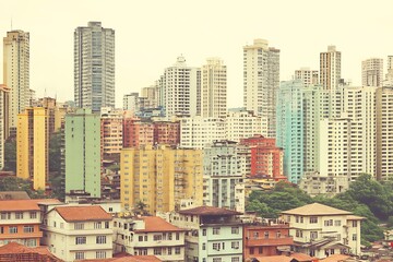 Fototapeta premium Vibrant Cityscape: A Colorful Urban Panorama