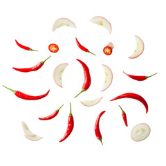 Obraz premium A visually appealing arrangement of red chili peppers and apple slices creates a circular pattern against a black background.