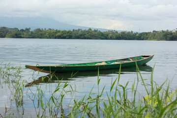 Naklejka premium old fishing boat floating on the lake