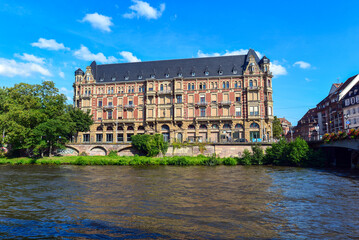 Obraz premium Die Quai des Bateliers in der historischen Altstadt von Straßburg