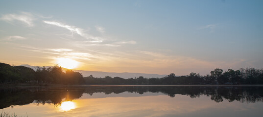 the sky, mountains, and rivers have floating clouds, and the orange light is beautiful.