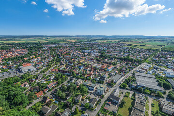 Sommerlicher Ausblick auf die Kurstadt Bad Windsheim in Mittelfranken 