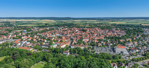 Sommerlicher Ausblick auf die Kurstadt Bad Windsheim in Mittelfranken 