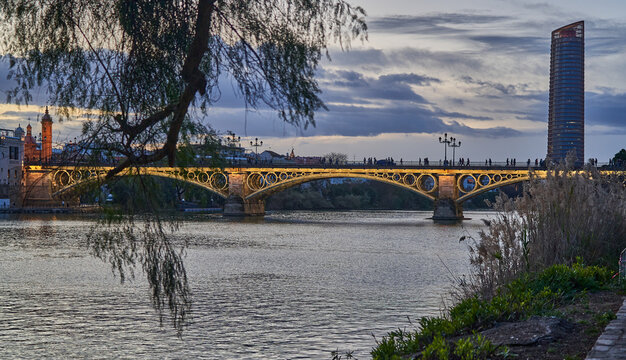 sevilla , puente de triana