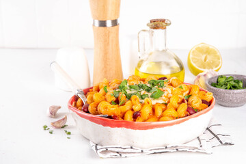 Chili Macaroni and Cheese Bake