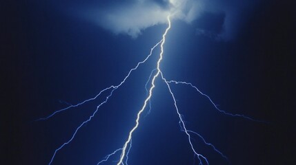 Naklejka premium Dramatic lightning strike at night, powerful electric discharge illuminating dark clouds.