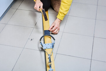 Heel pad for universal cable ski bindings with free heel is attached to wooden skis with mounting...