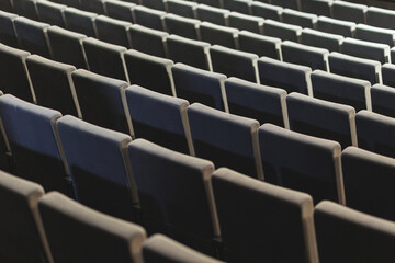 Naklejka premium A minimalist composition featuring rows of empty theater seats. The clean lines and muted tones create a sense of calm and order.