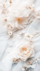 Un abito bianco adornato da fiori bianchi, simbolo di purezza e raffinatezza.