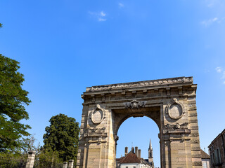 Obraz premium Antique building view in Paris city, France.
