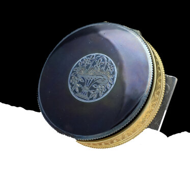Un poudrier &agrave; la c&eacute;ramique bleue