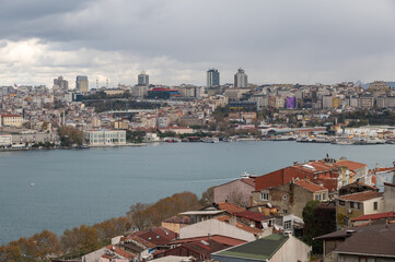 Obraz premium Panorama view of Istanbul from the Fatih district near the Yavuz Sultan Selim Mosque, Turkey. Golden horn, clouds, ferries and roofs