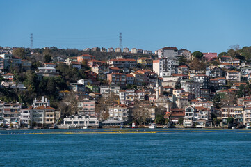 Obraz premium Beautiful view of the Bosphorus shore on a sunny day, full of residential houses, Istanbul, Turkey.