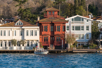 Obraz premium Beautiful view of the Bosphorus shore on a sunny day, full of residential houses, Istanbul, Turkey.
