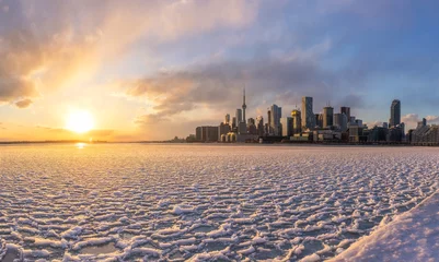 Fototapete Toronto Lake Ontario frozen with pancake ice during a polar vortex. Sunset over the Toronto skyline  © Scott Heaney