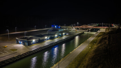 Przekop Mierzei Wiślanej z drona nocą, Nowy Świat © Marcin