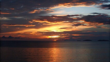 Fototapeta premium Calm Blue Sea During Golden Hour