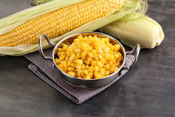 Canned sweet young corn grain