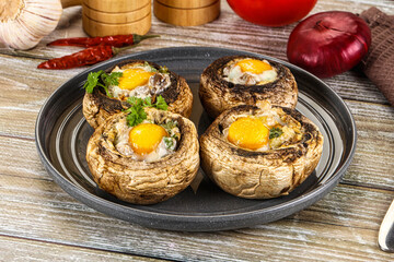 Baked champignon with quail egg