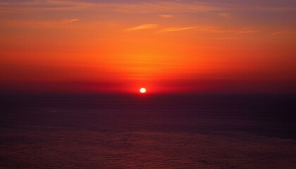 Fototapeta premium 멀리 수평선 위로 떠오르는 선명한 일출, 붉고 따뜻한 색감의 태양