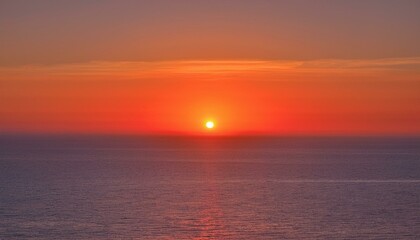 Obraz premium 멀리 수평선 위로 떠오르는 선명한 일출, 붉고 따뜻한 색감의 태양