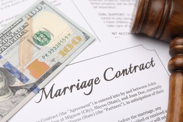Obraz premium Marriage contract, gavel and dollar bill, closeup