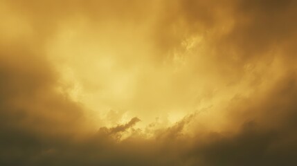 Fototapeta premium Dramatic Sunset Sky with Natural Textures and Soft Light