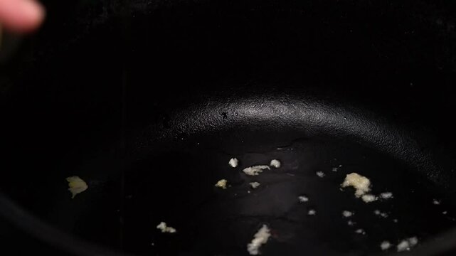 Frying garlic in iron pot