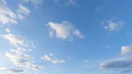 Fototapeta premium Serene Blue Sky with Scattered Cumulus Clouds