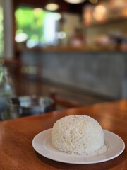 Steamed Jasmine Rice in a Cozy Café Setting