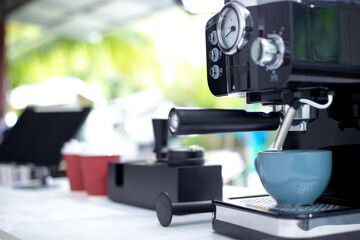 A professional supplier specializing in high-quality coffee, offering a wide range of coffee ingredients and brewing equipment. An attractive and warm coffee shop for customers