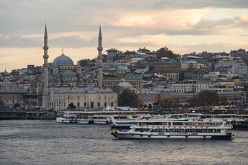 Obraz premium Sunset view of Suleymaniye Mosque from Haliç Metro Station. Istanbul, Turkey