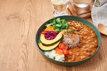 ヘルシーでお洒落な具沢山ベジタブルカレープレート