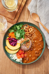 ヘルシーでお洒落な具沢山ベジタブルカレープレート