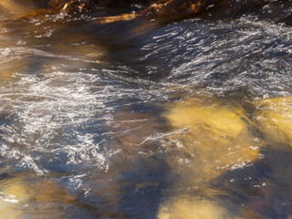 川の水の流れアップ スロー06