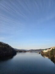 "고요한 자연의 풍경: 하늘과 물의 조화"
"일출과 일몰의 찰나, 시간의 아름다움"
"밤하늘의 별빛: 우주의 신비로움"
